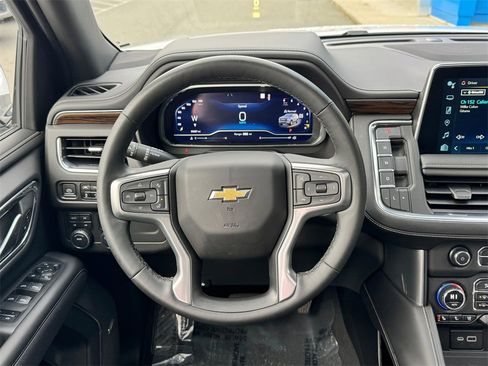 Used 2023 Chevrolet Suburban Premier image 20