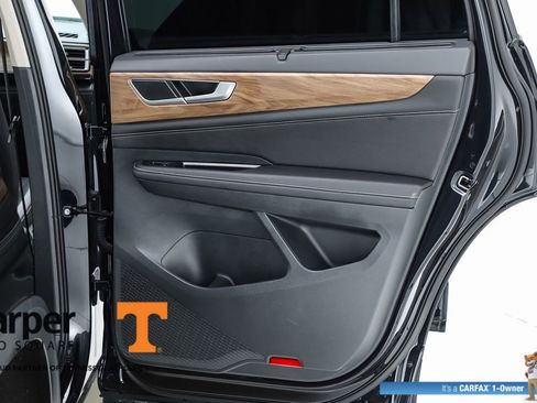 Used 2025 Volkswagen Atlas SE w/ Panoramic Sunroof Package AWD/4WD image 30
