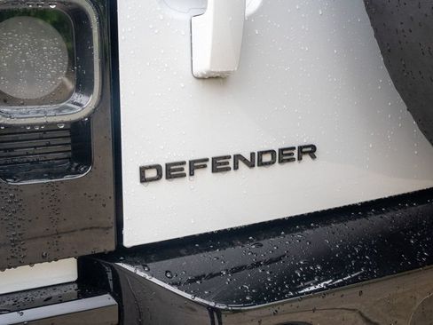 Used 2023 Land Rover Defender 110 V8 AWD/4WD image 16