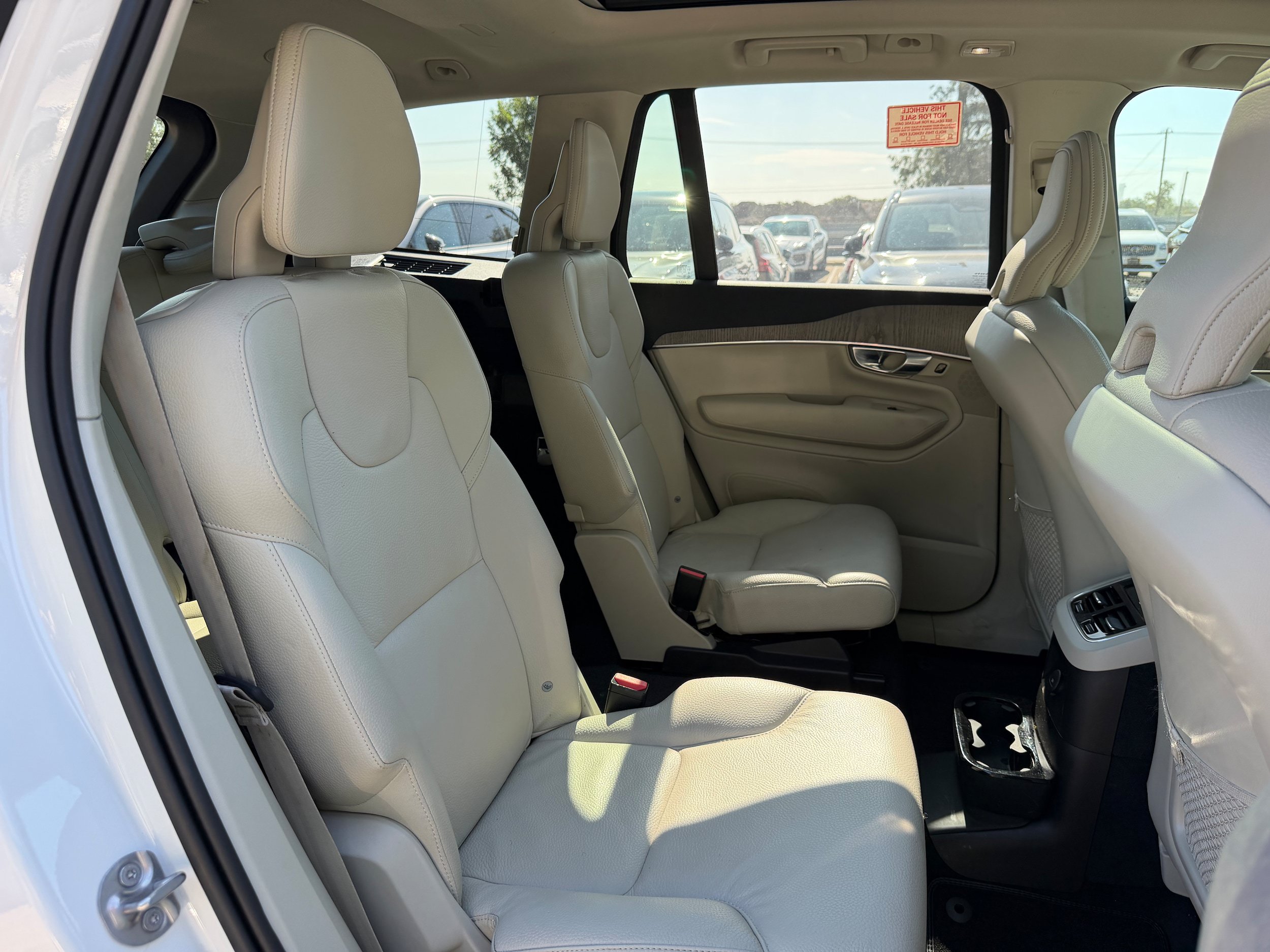 Certified 2025 Volvo XC90 T8 Plus w/ Protection Package Premier AWD/4WD image 12