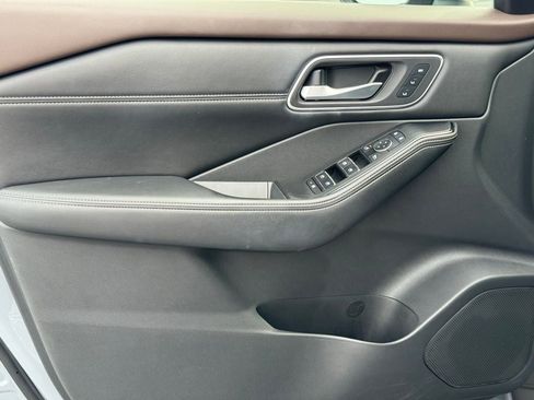 Used 2021 Nissan Rogue SL w/ Premium Package image 24