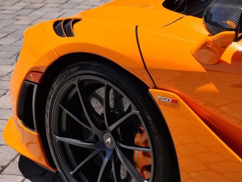 Used 2024 McLaren 750S RWD image 23
