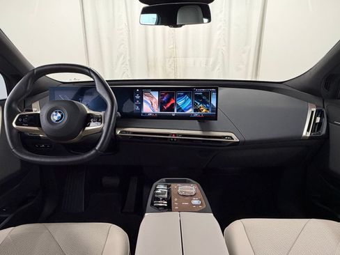 Used 2023 BMW iX xDrive50 w/ Premium Package AWD/4WD image 8