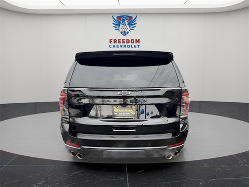 Used 2025 Chevrolet Suburban Z71 image 5