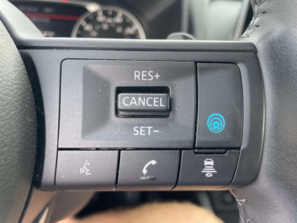 Used 2024 Nissan Rogue SV w/ SV Premium Package FWD image 30