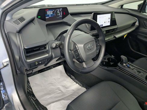 Used 2025 Toyota Prius LE FWD image 12