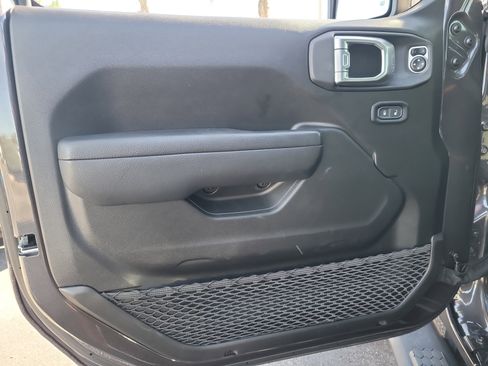 Used 2025 Jeep Wrangler Sport S image 15