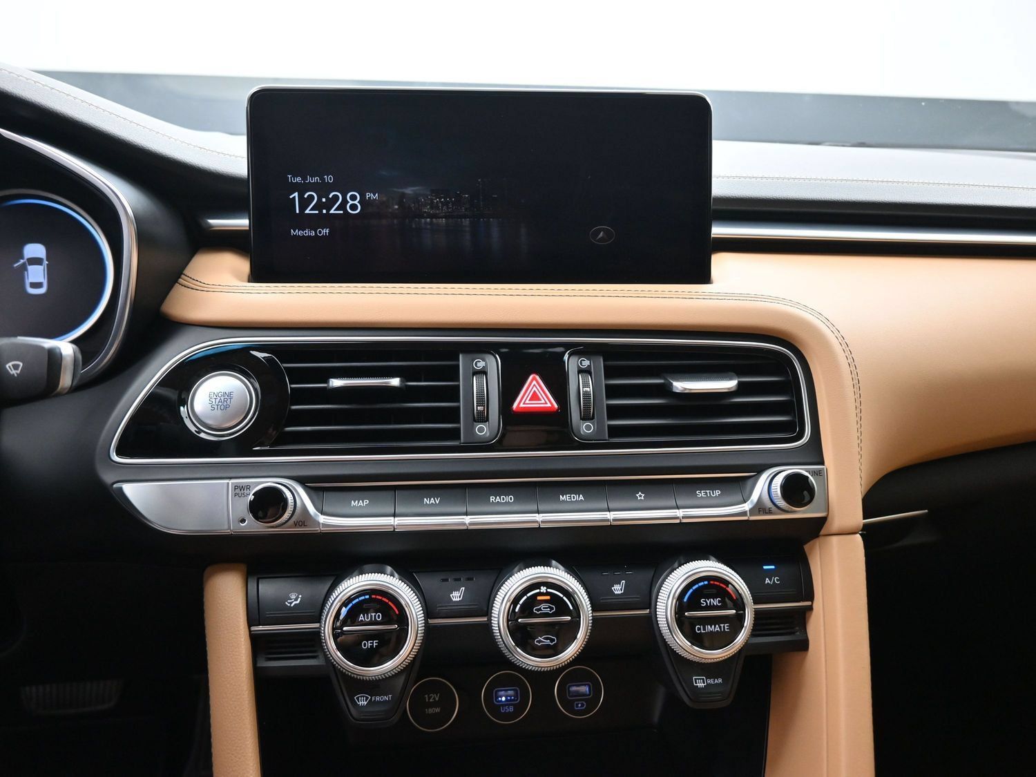 Used 2022 Genesis G70 3.3T RWD image 3