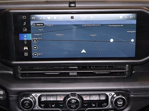 Used 2025 Jeep Gladiator Sport image 25