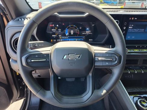 Used 2025 Chevrolet Colorado Trail Boss w/ Midnight Edition AWD/4WD image 15