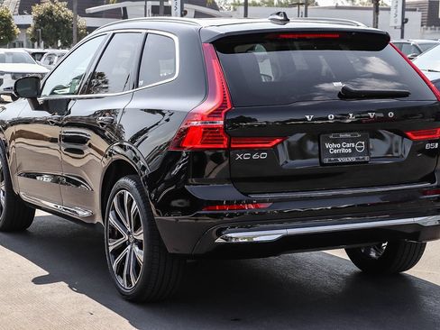 Used 2023 Volvo XC60 B5 Ultimate w/ Climate Package FWD image 8