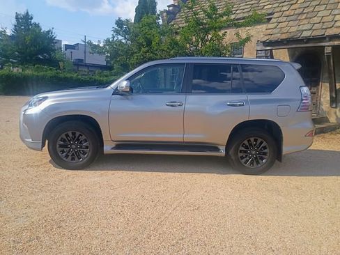 Used 2022 Lexus GX 460 Premium w/ Premium Package AWD/4WD image 7