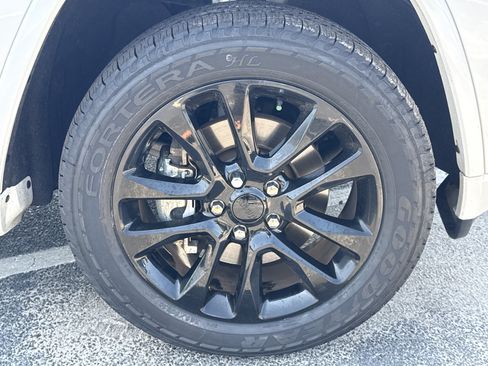 Used 2021 Jeep Grand Cherokee Laredo X AWD/4WD image 13