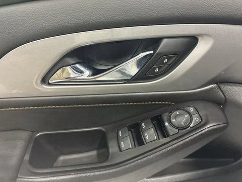 Used 2020 Chevrolet Traverse LT FWD image 17