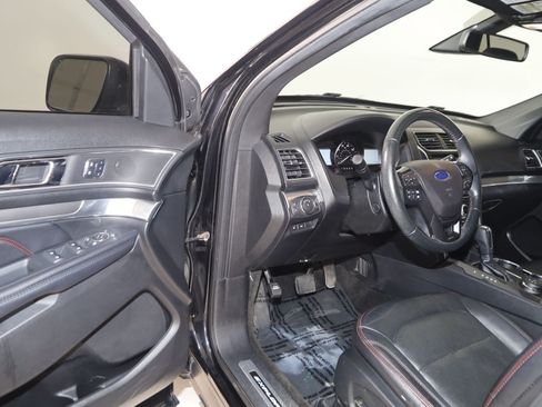 Used 2018 Ford Explorer Sport w/ Equipment Group 401A AWD/4WD image 49