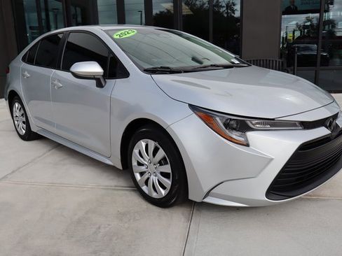 Used 2023 Toyota Corolla LE image 1