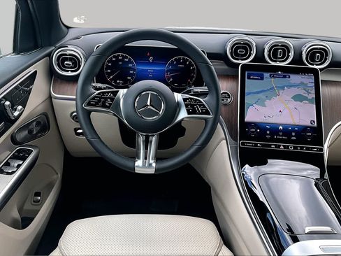 Used 2026 Mercedes-Benz GLC 300 4MATIC image 6
