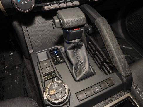 Used 2025 Toyota Tacoma TRD Off-Road image 15