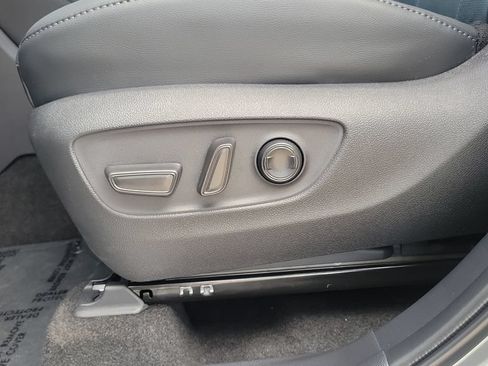 Certified 2026 Toyota Highlander Limited AWD/4WD image 16