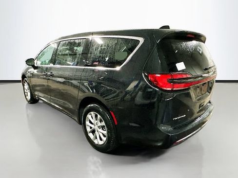 New 2026 Chrysler Pacifica Limited AWD/4WD image 8