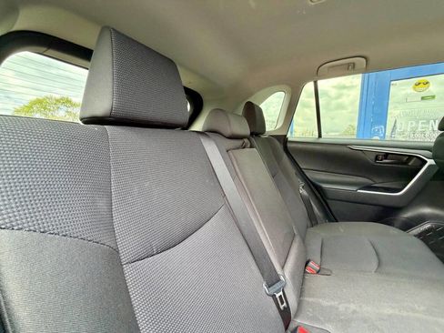 Used 2020 Toyota RAV4 LE AWD/4WD image 38