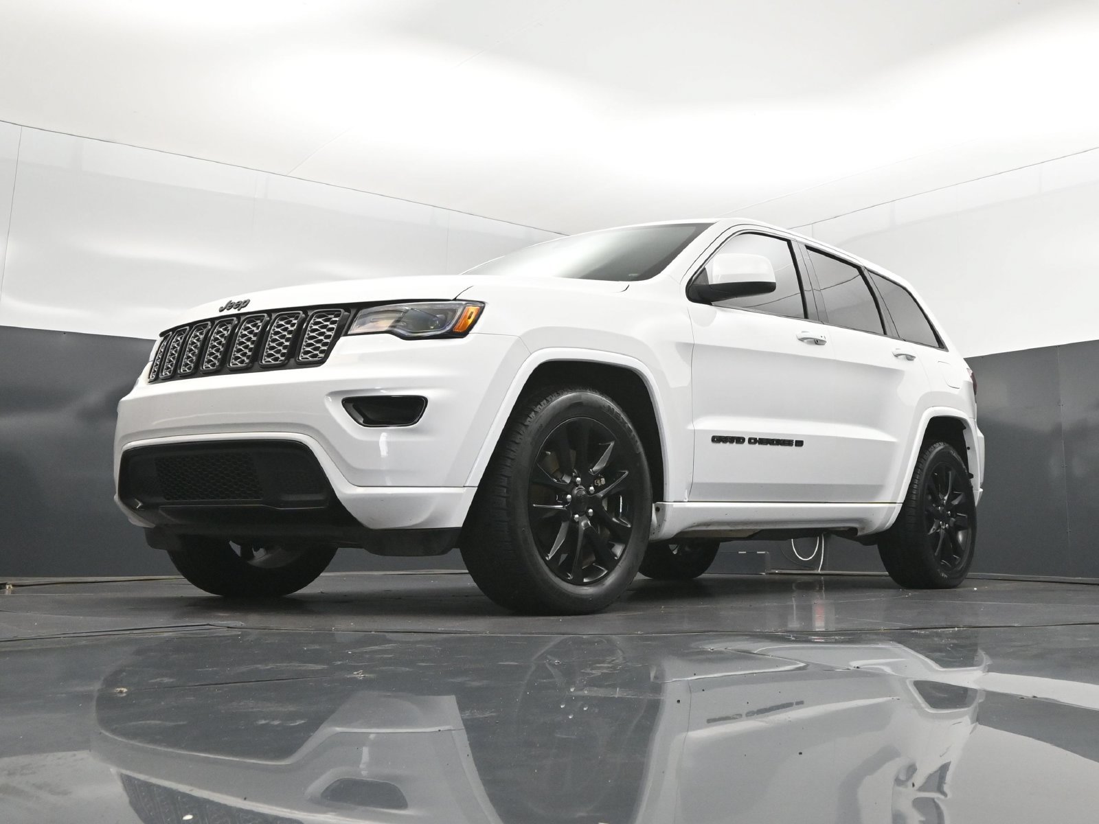 Used 2022 Jeep Grand Cherokee Laredo X RWD image 38