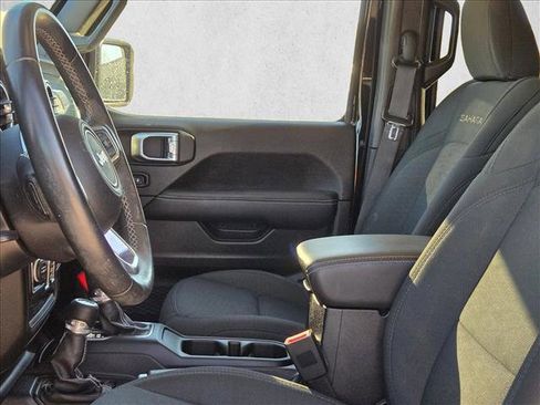 Used 2019 Jeep Wrangler Unlimited Sahara image 15