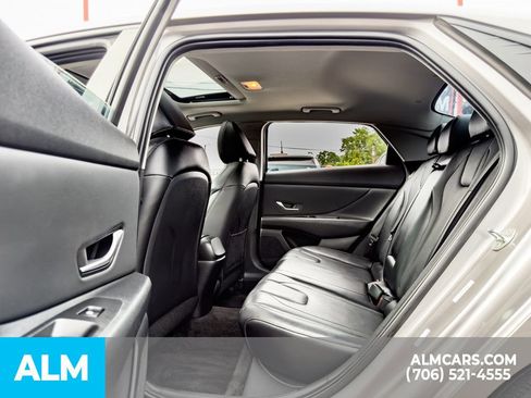 Used 2022 Hyundai Elantra Limited FWD image 16