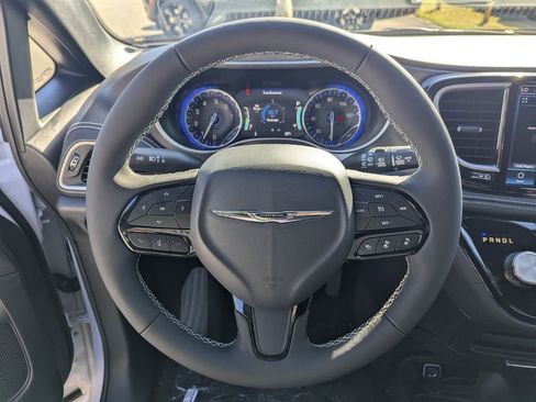 New 2026 Chrysler Pacifica Select w/ S Appearance Package image 17