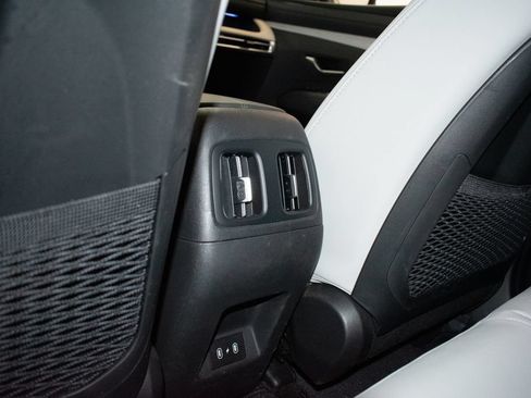 Used 2025 Hyundai Santa Cruz Limited AWD/4WD image 24