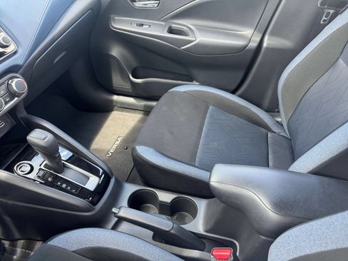 Used 2025 Nissan Versa SV FWD image 39