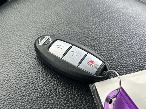 Used 2019 Nissan Titan SV w/ SV Convenience Package RWD image 35