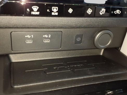 New 2025 Mitsubishi Outlander SE image 24