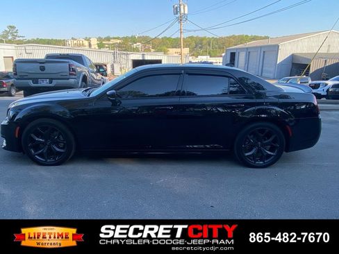 Used 2023 Chrysler 300 S w/ Comfort Group image 8