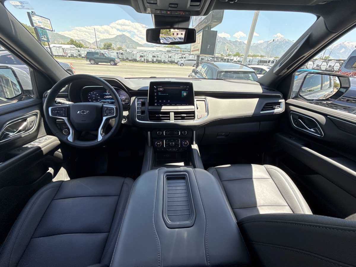 Used 2024 Chevrolet Tahoe Z71 w/ Luxury Package AWD/4WD image 19