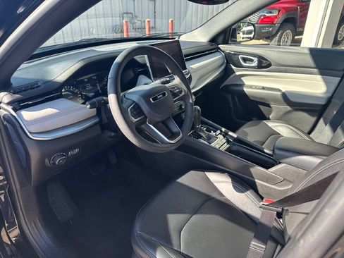 Used 2025 Jeep Compass Trailhawk AWD/4WD image 11