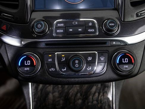 Used 2014 Chevrolet Impala LT w/ Convenience Package image 23