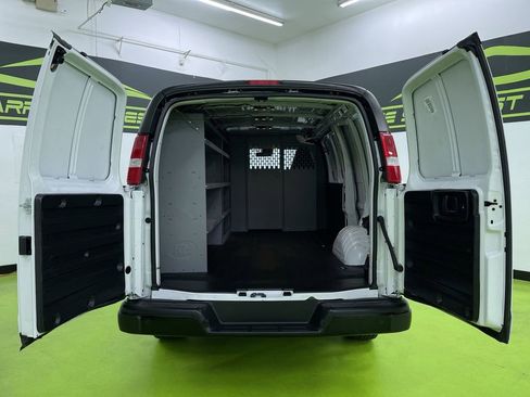 Used 2021 Chevrolet Express 2500 w/ Driver Convenience Package image 9