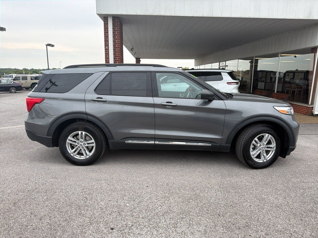 Used 2023 Ford Explorer XLT w/ Equipment Group 202A RWD image 4