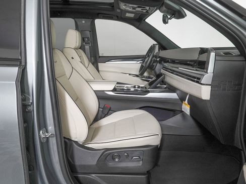 Used 2026 Cadillac Escalade Sport image 9