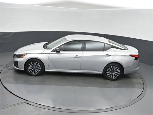 Used 2025 Nissan Altima 2.5 SV image 34