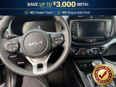 Used 2023 Kia Soul LX w/ LX Technology Package FWD image 10