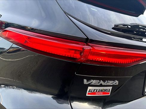 Used 2021 Toyota Venza XLE image 27