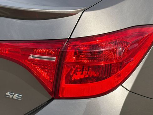 Used 2018 Toyota Corolla SE w/ SE Premium Package FWD image 50