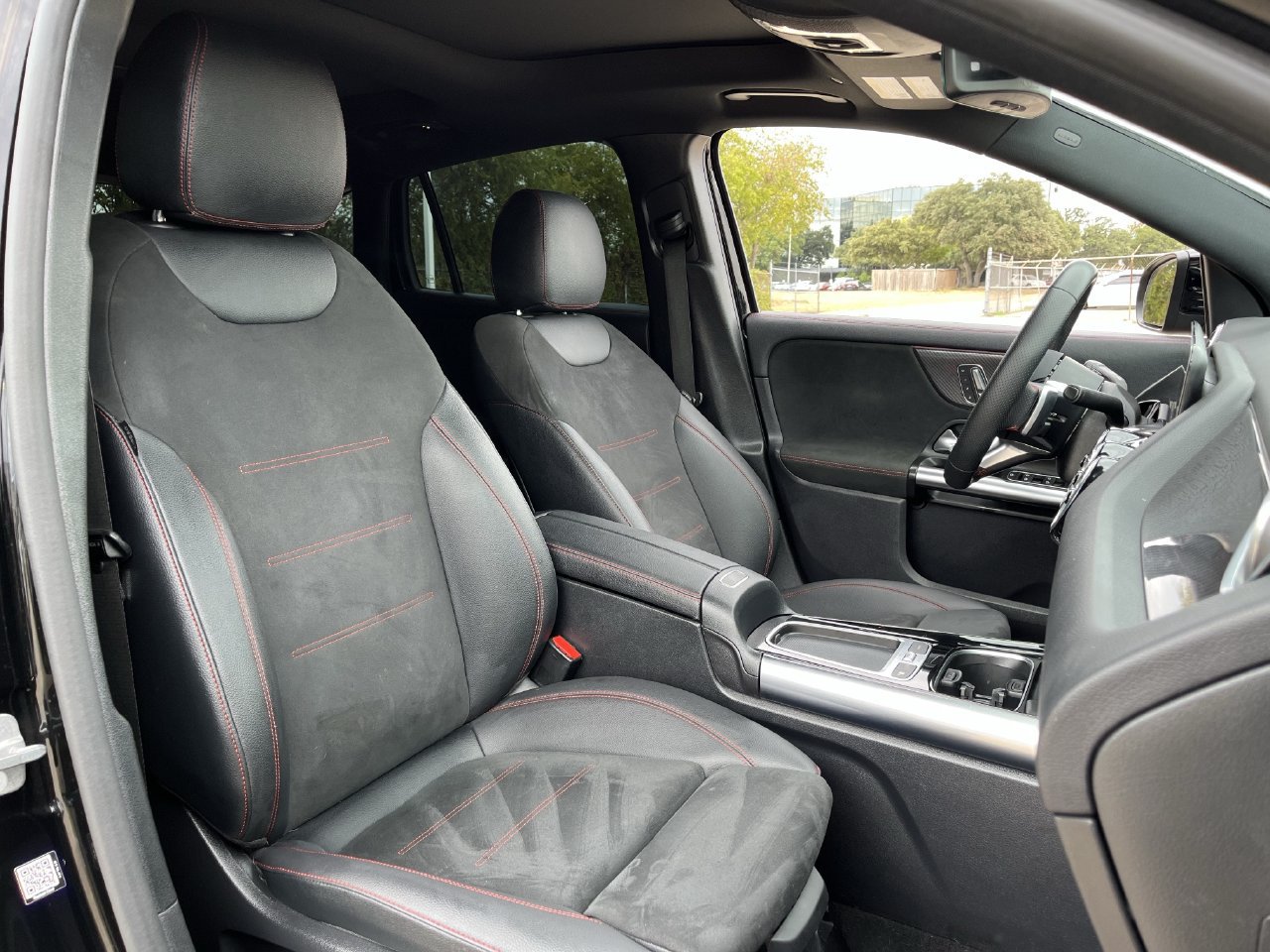 Used 2024 Mercedes-Benz GLA 250 4MATIC w/ AMG Night Package image 25