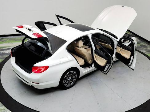 Used 2017 BMW 530i xDrive image 39