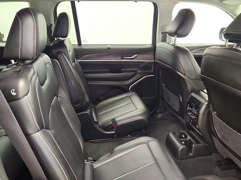 Used 2023 Jeep Grand Cherokee L Limited w/ Luxury Tech Group II AWD/4WD image 23