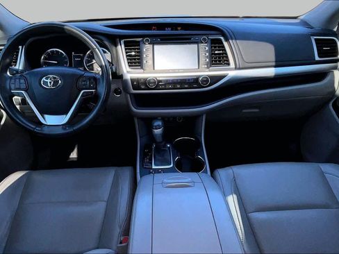 Used 2018 Toyota Highlander XLE FWD image 14