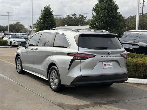 Certified 2021 Toyota Sienna LE image 5