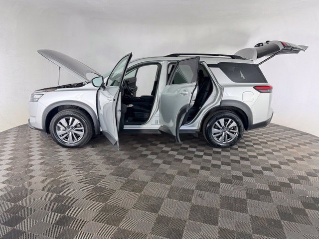 Certified 2025 Nissan Pathfinder SV AWD/4WD image 9